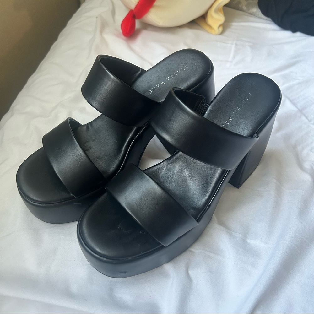Chunky heels size 7W , fits 6.5